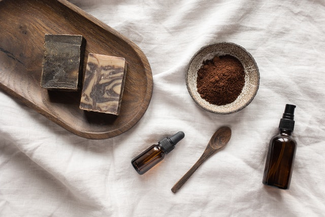 kávový peeling a kosmetika z kávy